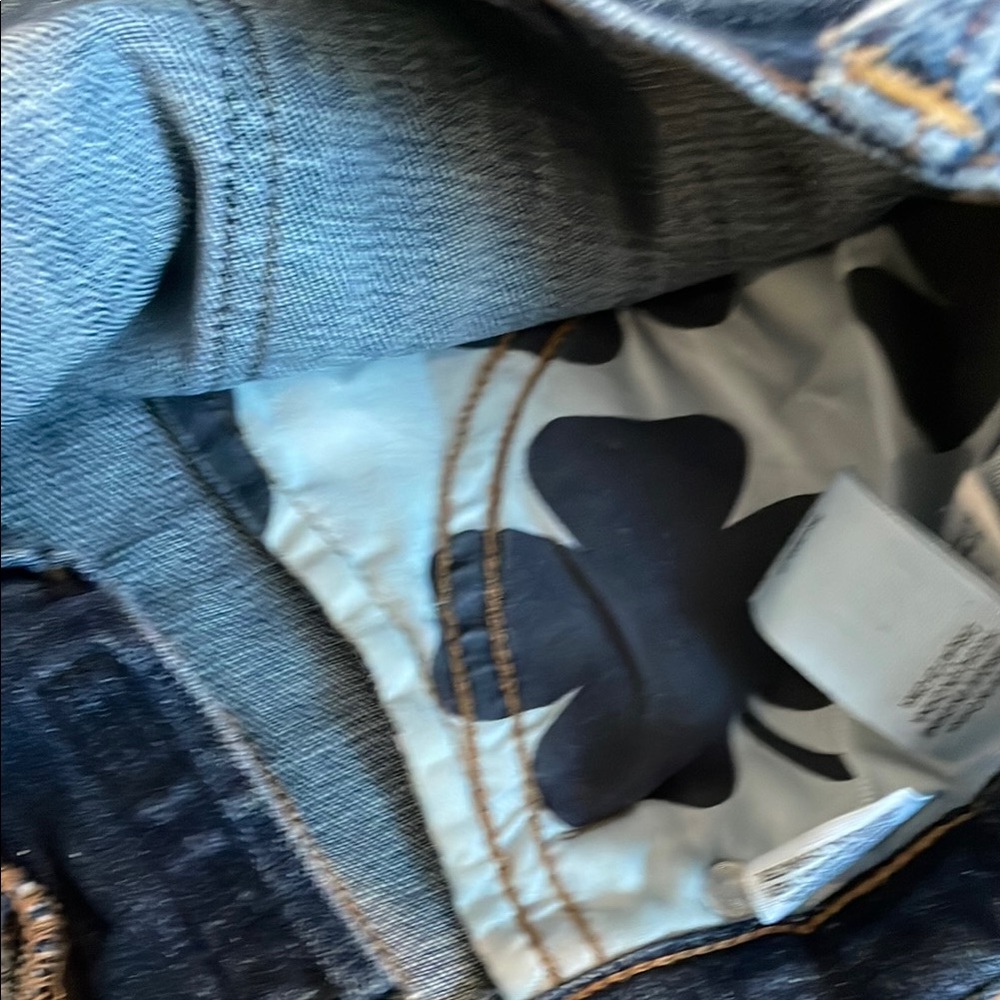 LUCKY JEANS!! Perfect for summer! Light weight and cropped - Picture 15 of 16